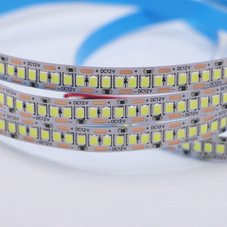 DC12V/24V 10mm 5M/Roll 2835 80Ra bande LED avec PCB blanc et angle de faisceau de 120°
