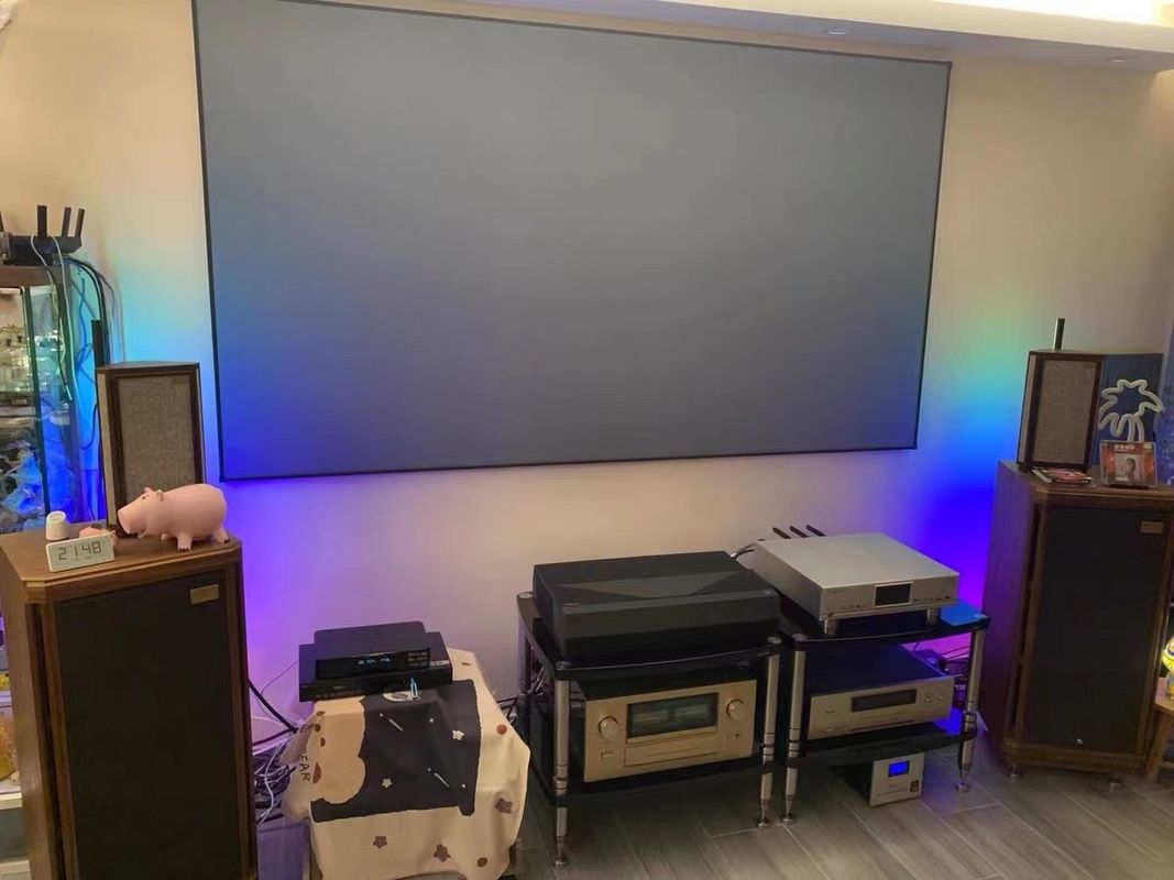 Lampe d'angle réglable RGB à contrôle intelligent pour la décoration des fêtes dans un design simple