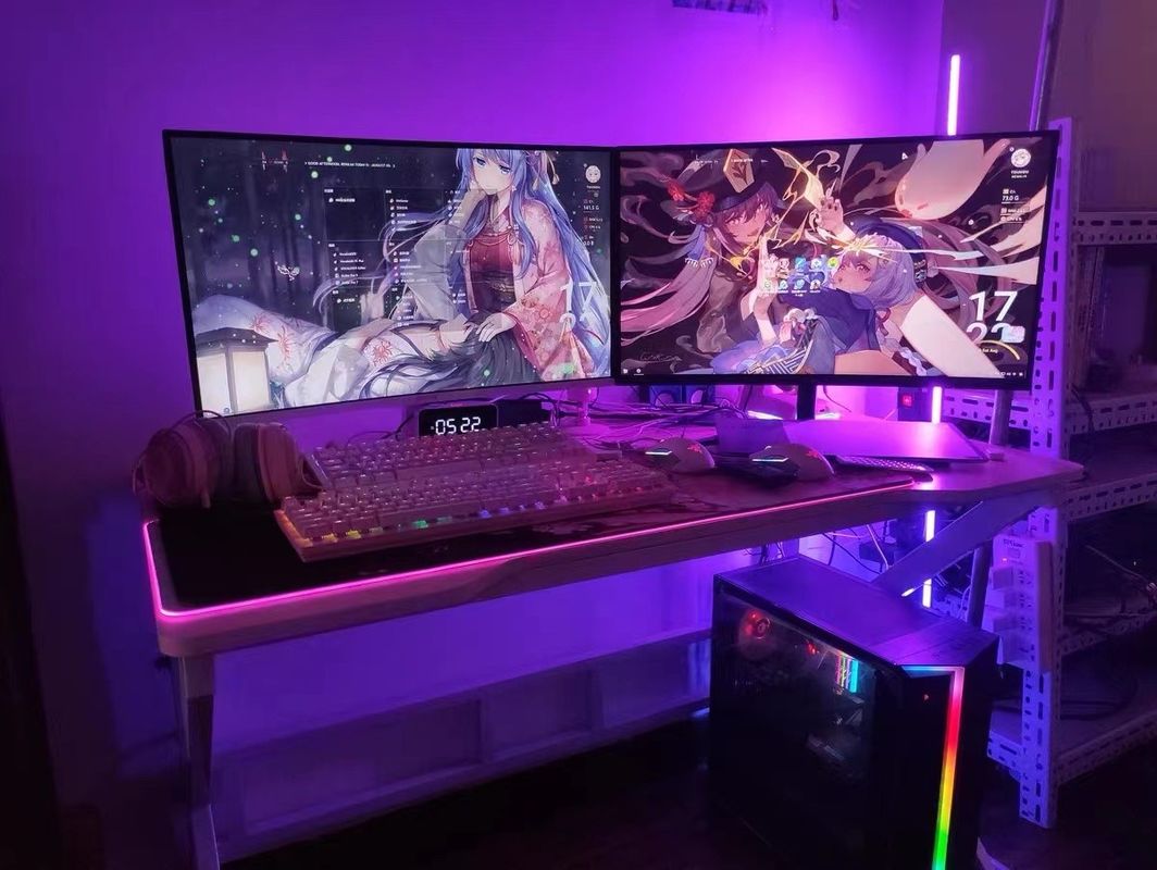 Lampe d'angle réglable RGB à contrôle intelligent pour la décoration des fêtes dans un design simple