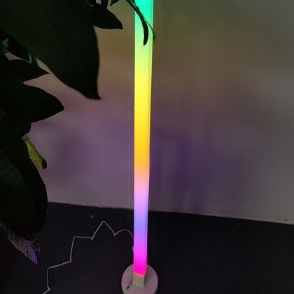 Lumière d'ambiance décorative de chambre à coucher 1,5 m LED colorée petite boîte à commande à distance lampe de sol 10000 heures de travail