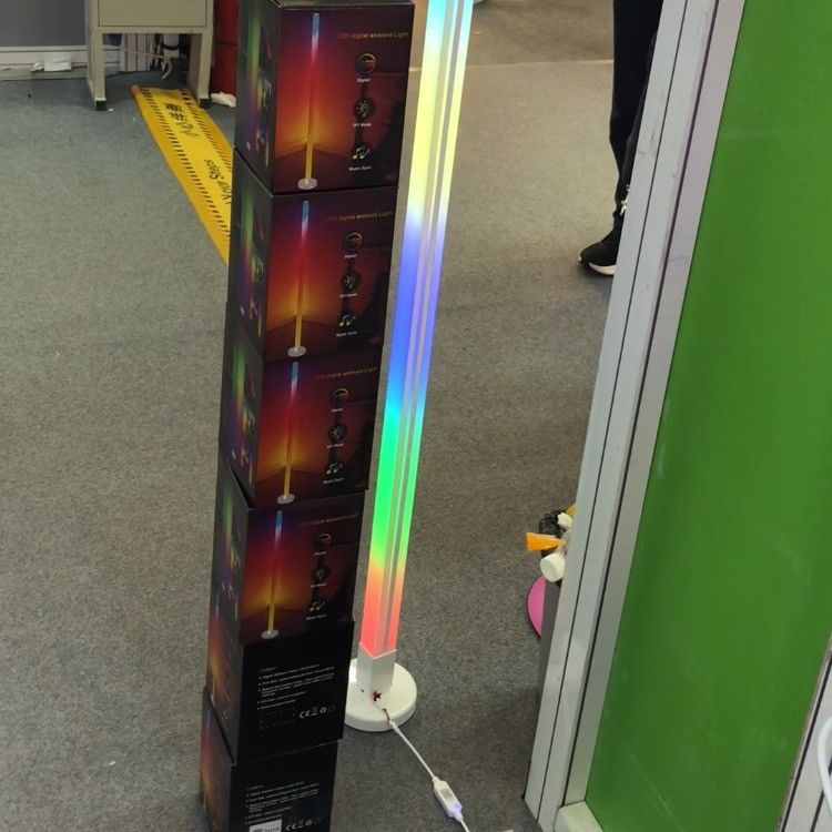 Lampe de sol à angle LED RGB maison.hôtel.éclairage Fonction décorative pour salon moderne