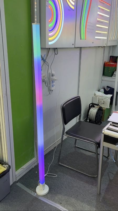 Lampe de sol à angle LED RGB maison.hôtel.éclairage Fonction décorative pour salon moderne