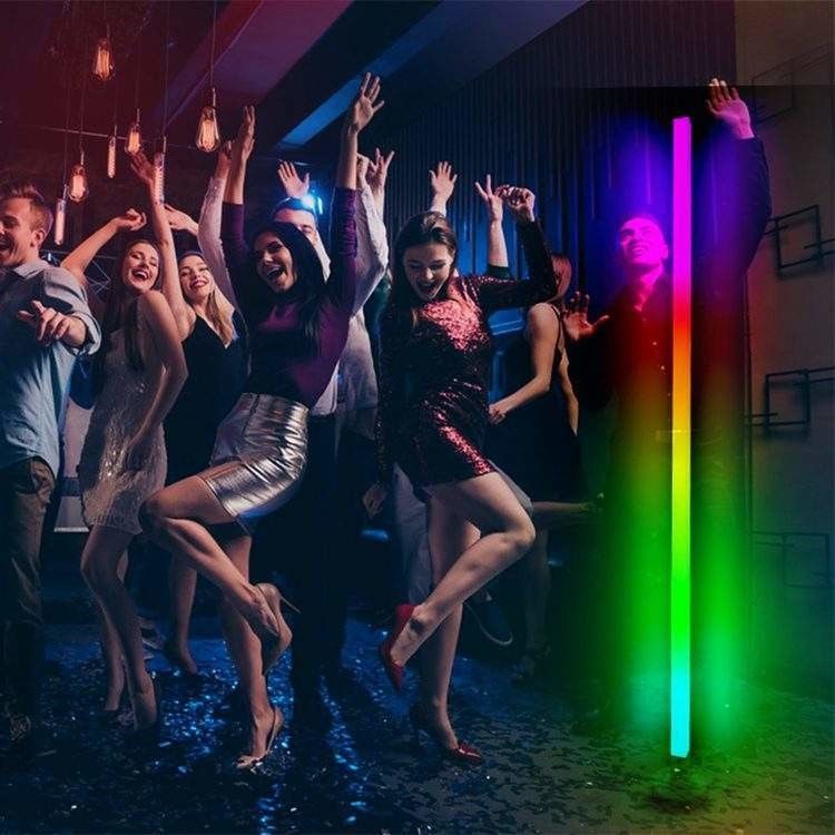 2024 Atmosphere Smart Home Light Rgb Lamp à LED avec base en fer et télécommande