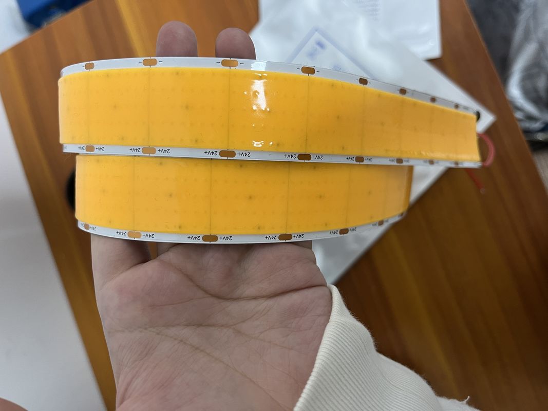 1600LED/m COB LED Strip Light pour la décoration de paysage 30mm PCB 40W/m Poids 0,05kg