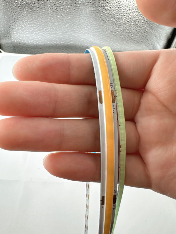 Super mince largeur de 3 mm de cuivre PCB Cob Strips Lumière pour la décoration de bureau intérieur extérieur